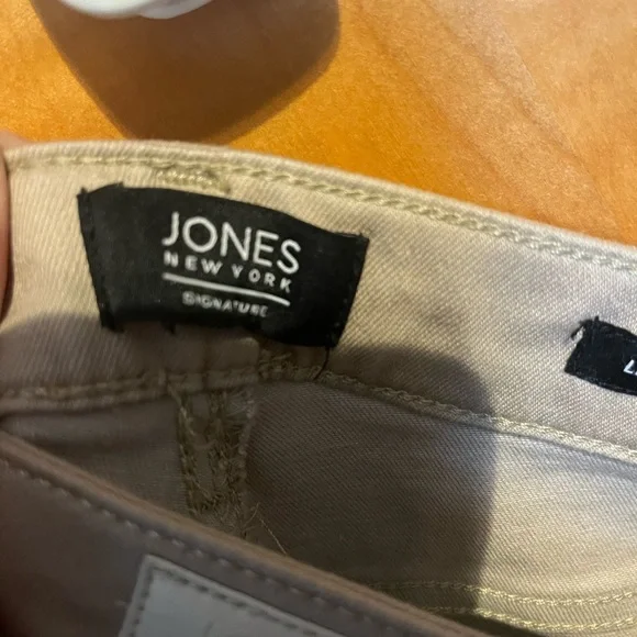 Jones New York Lexington Cuffed Capris - Picture 6 of 6